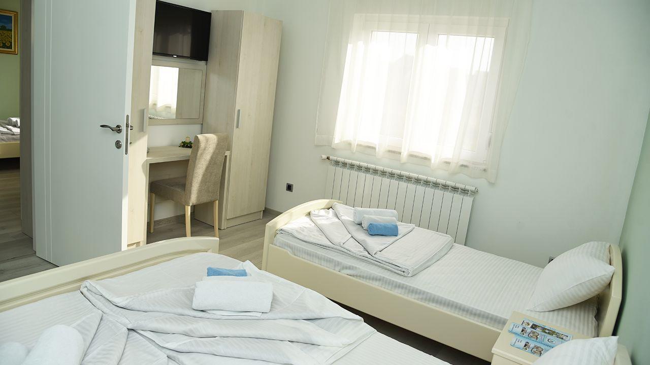 Hotel Mk, Plavi Restoran, لوزنيكا المظهر الخارجي الصورة