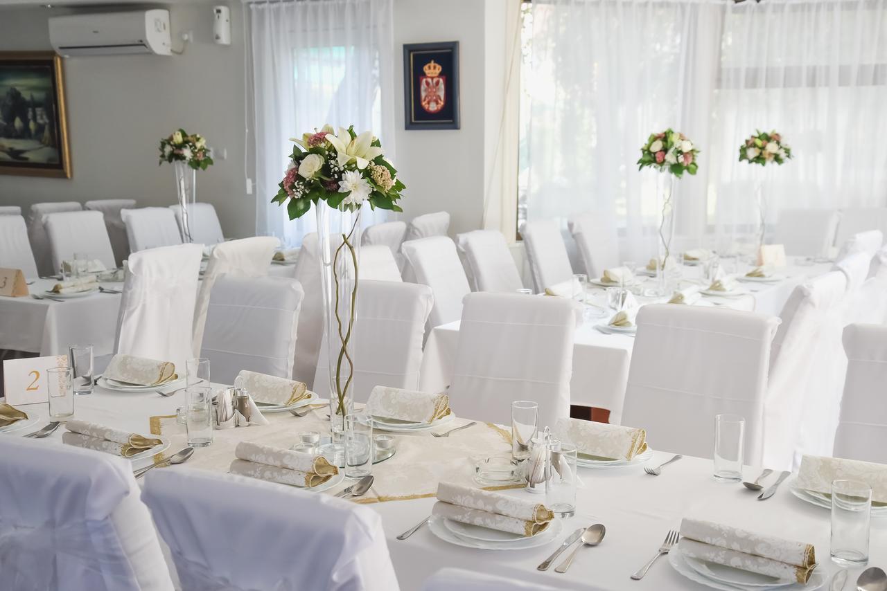 Hotel Mk, Plavi Restoran, لوزنيكا المظهر الخارجي الصورة