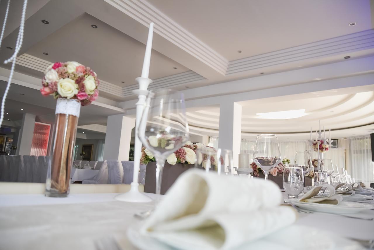 Hotel Mk, Plavi Restoran, لوزنيكا المظهر الخارجي الصورة