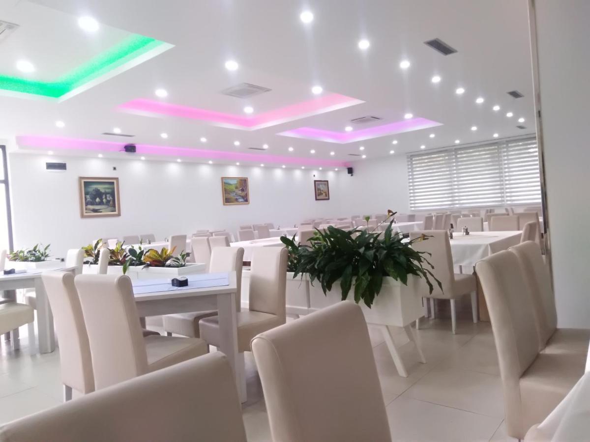 Hotel Mk, Plavi Restoran, لوزنيكا المظهر الخارجي الصورة