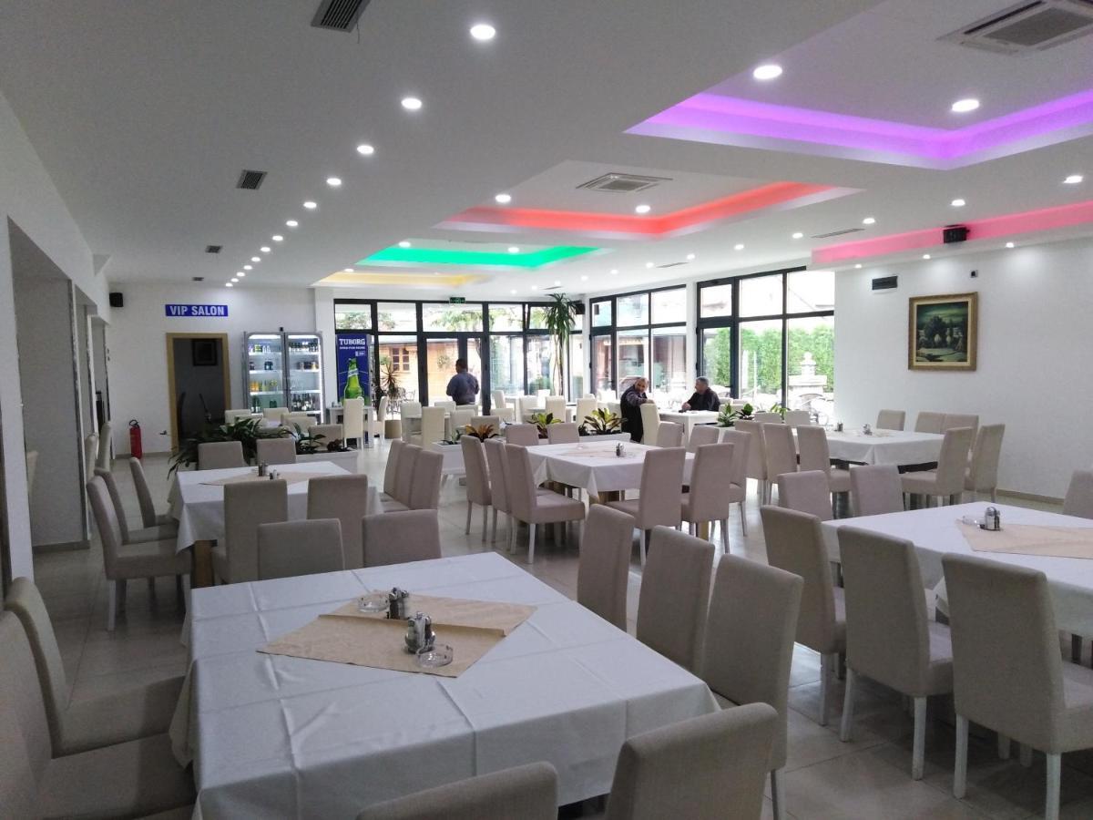 Hotel Mk, Plavi Restoran, لوزنيكا المظهر الخارجي الصورة